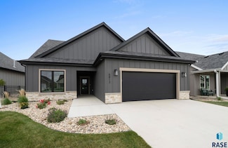 5812 E Rush St, Sioux Falls, SD 57110