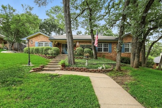 1204 Edgecliff Dr, Bedford, TX 76022