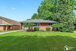 2646 Grange Rd, Trenton, MI 48183