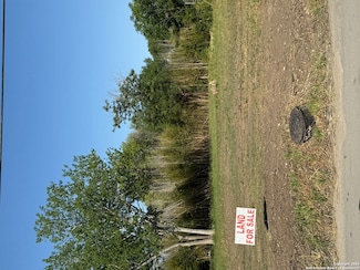 1316 N San Marcos St, Seguin, TX 78155