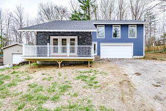 28 Douglas St, Lisbon Falls, ME 04252