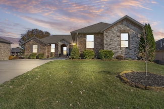 5722 S Cottonwood Dr, Battlefield, MO 65619