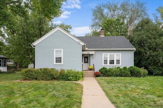 1008 6th St, Hudson, WI 54016