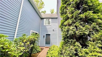 25 Farmington Meadow Dr Unit 25, Farmington, CT 06032