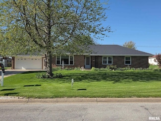 206 E 13th St, Tipton, IA 52772