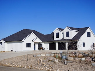 310 Country Dr, Pierre, SD 57501