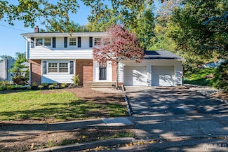 3 Ivy Ct, Metuchen, NJ 08840