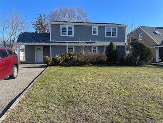 11 Belfry Ln, Hicksville, NY 11801