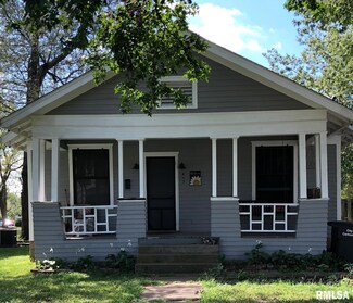 803 W College St, Carbondale, IL 62901