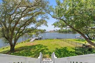 74 Star Lake Dr, Pensacola, FL 32507