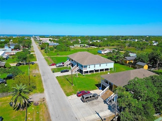 535 12th St, San Leon, TX 77539