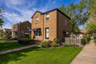 2500 S 7th Ave, Riverside, IL 60546