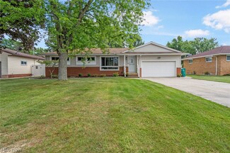 470 Twilight Dr, Seven Hills, OH 44131