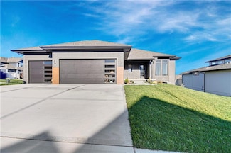 17321 Gillette St, Overland Park, KS 66221