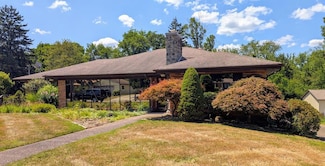 140 Hillcrest Dr, Wellsburg, WV 26070