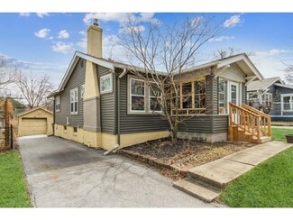 735 37th St, Des Moines, IA 50312