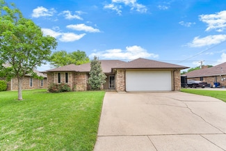 832 Ridgeview Dr, Burleson, TX 76028