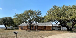 141 Deer Run St, Pleasanton, TX 78064