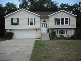 105 Railroad Ave, Nanticoke, PA 18634