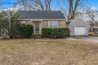 623 Wayne Dr, Machesney Park, IL 61115