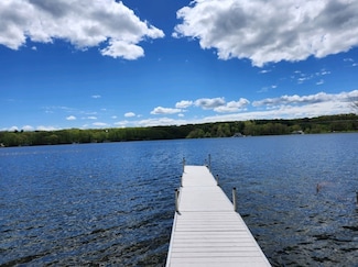 37 Lakeshore Dr, Marlborough, MA 01752