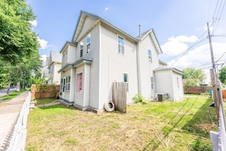 820 18 1 2 Ave NE, Minneapolis, MN 55418