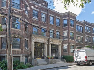 17 Stearns Rd Unit 7, Brookline, MA 02446