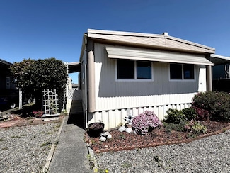 2208 Royal Dr, Fortuna, CA 95540