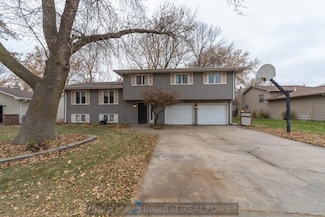 2516 Cochin St, Grand Island, NE 68801
