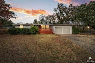 3022 Sunnyside Dr, Manhattan, KS 66502