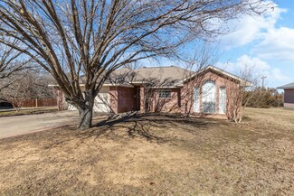 616 Pine Bluff St, Cleburne, TX 76031