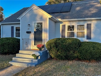 41 Cottage St, Cranston, RI 02910