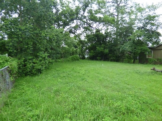 2410 N 16th St, Orange, TX 77630