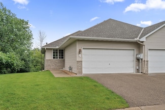 5570 Nathan Ln N Unit 4, Plymouth, MN 55442