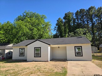 411 Lindsey St, Daingerfield, TX 75638