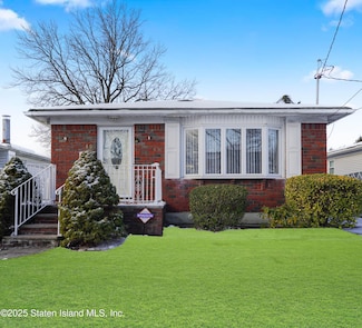 160 Woods of Arden Rd, Staten Island, NY 10312