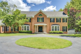 16461 Haskins Rd, Chagrin Falls, OH 44023