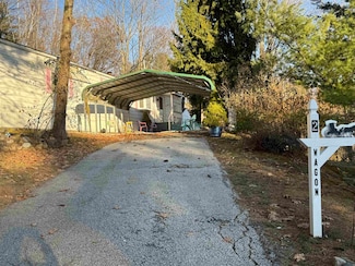 2 Wagon Dr, Brattleboro, VT 05301