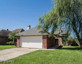 404 Braxton Dr, Youngsville, LA 70592
