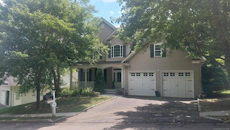 2 Blackstone Ct, Danbury, CT 06811