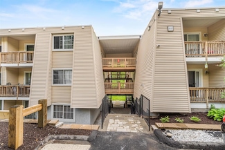 311 Fox Run Ln, Carmel, NY 10512