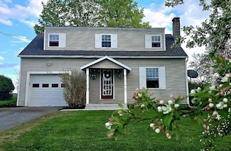 635 Elm St, Derby Line, VT 05830