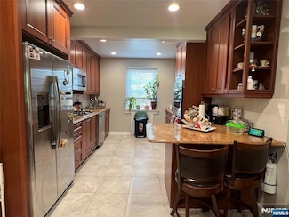 185 E Palisade Ave, Englewood, NJ 07631