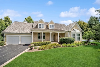 775 S Camelot Ct, Lake Forest, IL 60045