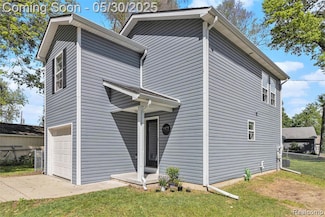 9475 Beechcrest St, White Lake, MI 48386