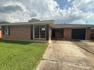 701 Sherrill St, Orange, TX 77630