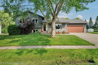 440 Jonathon Dr, Almont, MI 48003
