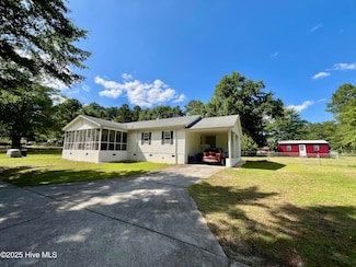 22541 Henry St, Laurel Hill, NC 28351