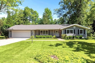 2 Sharon Dr, Bennington, VT 05201