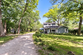 1137 Dorwood Dr, Lake Geneva, WI 53147
